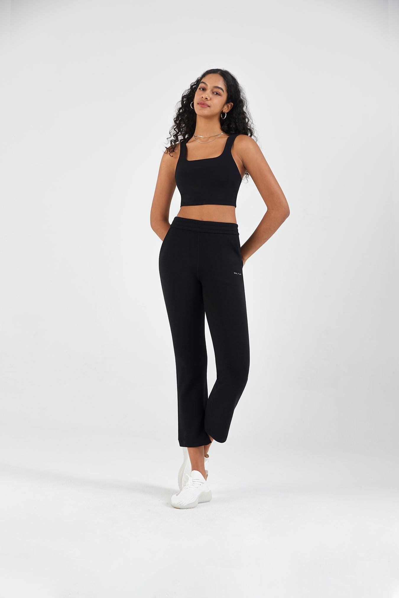 Soutien-gorge de sport long échancré en V dans le dos