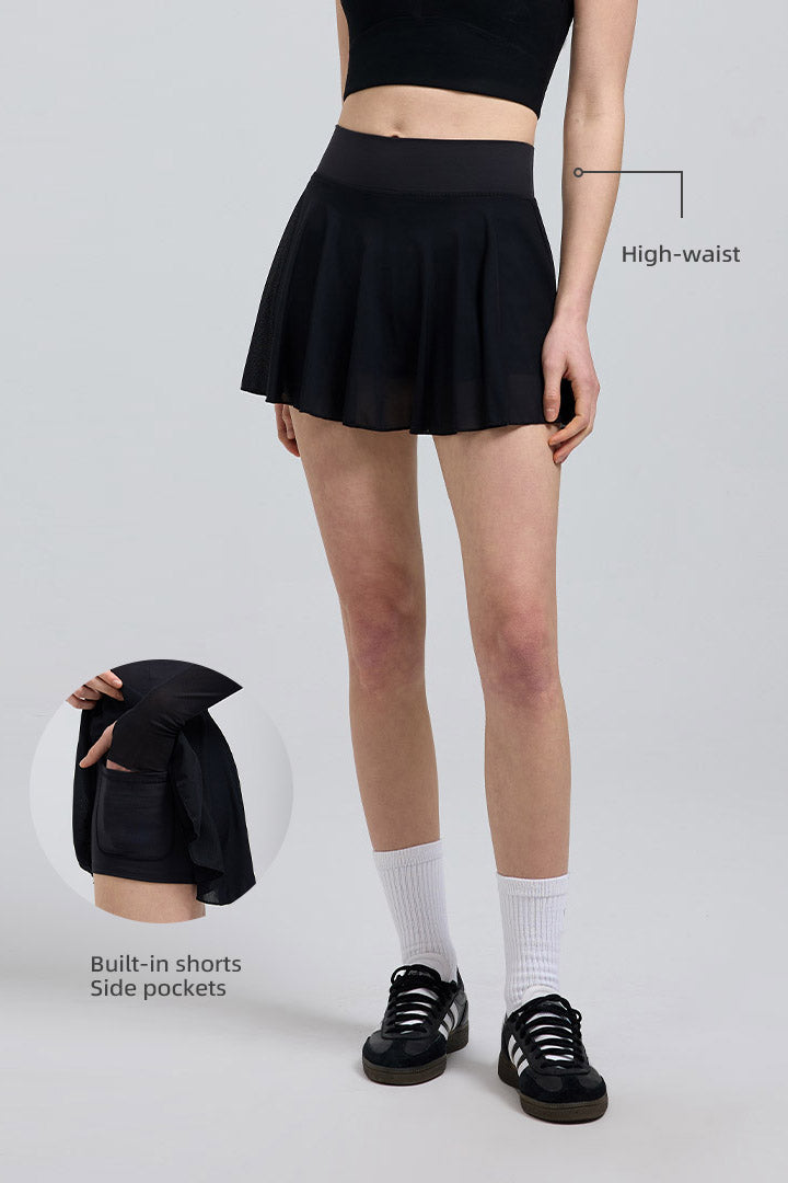 Soutien-gorge de sport croisé et jupe plissée en résille transparente